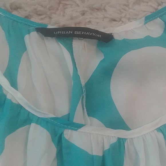 Urban Behaviour Top - Picture 2 of 4